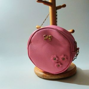 Ribbon Decorated Pink Circular Crossbody‎ with thin metal chain.